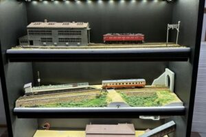 CDラックにNゲージシーナリーを作りこむ