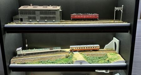 CDラックにNゲージシーナリーを作りこむ