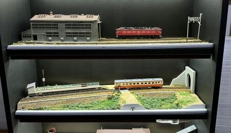 CDラックにNゲージシーナリーを作りこむ