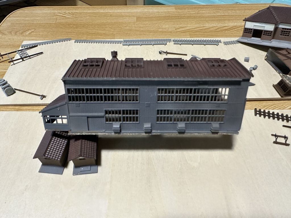 余剰品/訳あり品でシーンリーを作る・・機関庫