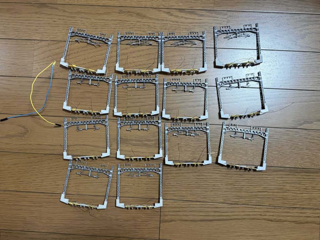 自作・パンタスパーク LEDを取り付けた複線架線柱