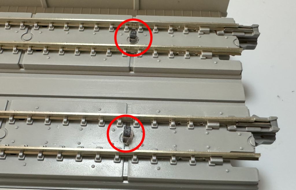 自作・パンタスパーク センサー(フォトリフレクター)を道床に埋め込み