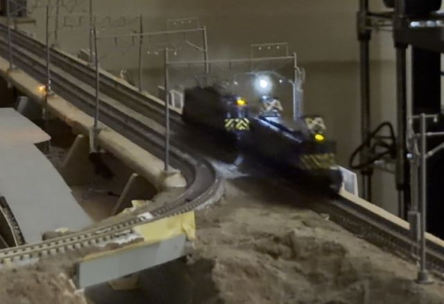 自作・パンタスパーク 室内を暗くして運転すると効果的