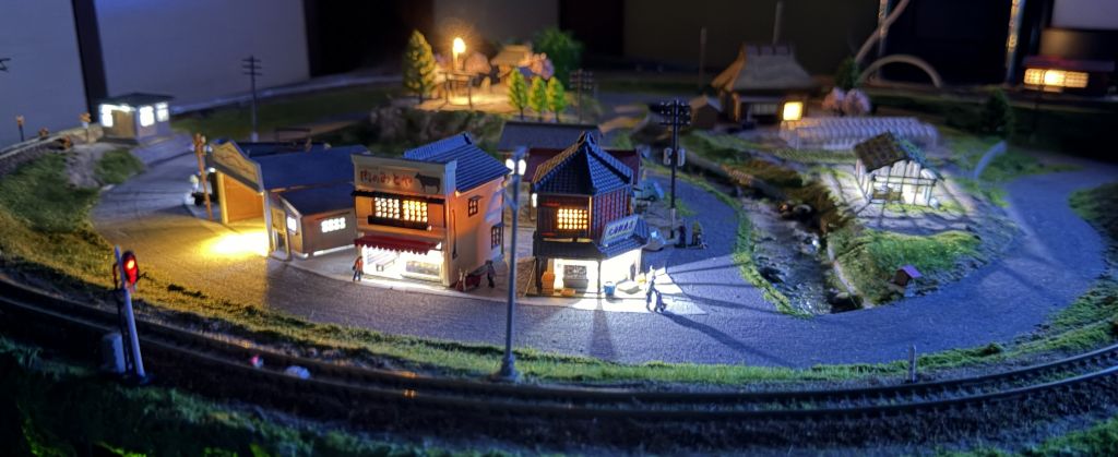 Nゲージ ドッグボーン型レイアウト 左側ループ部 夜景