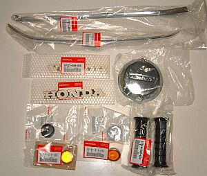 CB750 ガスタンク下のモール類