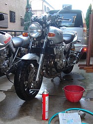 XJR1300 洗車中