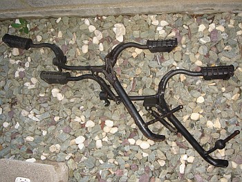 GT125 ステップとサイドスタンド