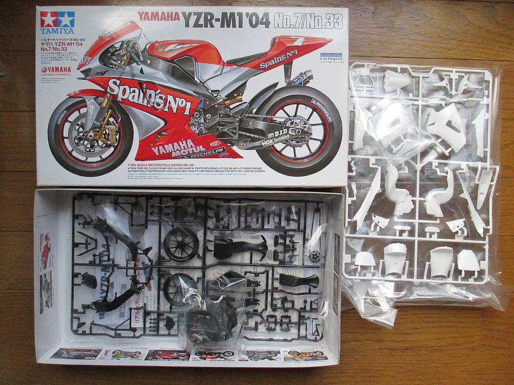 YAMAHA YZR-M1 '04 キット構成