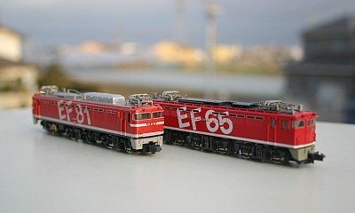 Nゲージ EF65形機関車、EF81形機関車レインボー塗色
