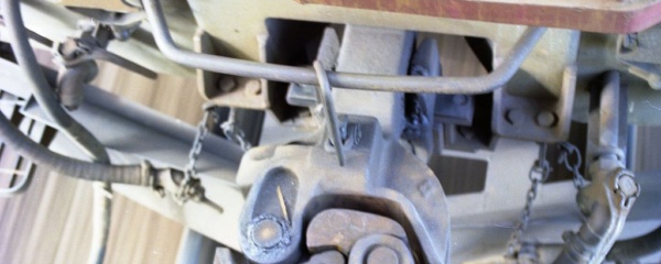 走行中の自動連結器