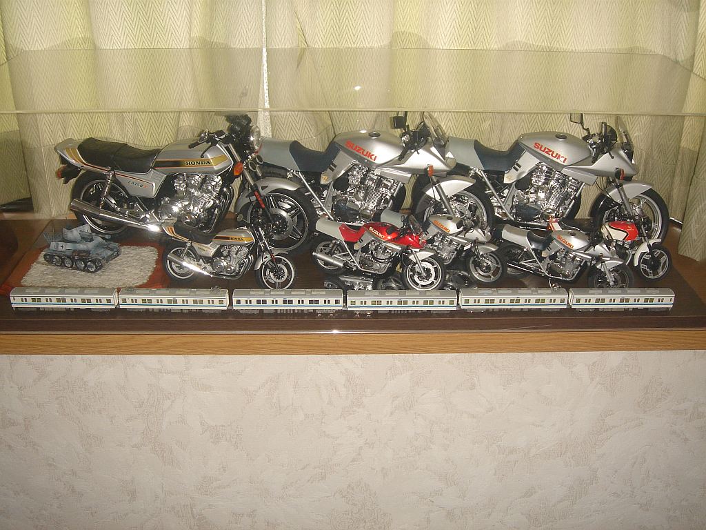 ショーケース Nゲージ 東武8000系とバイク